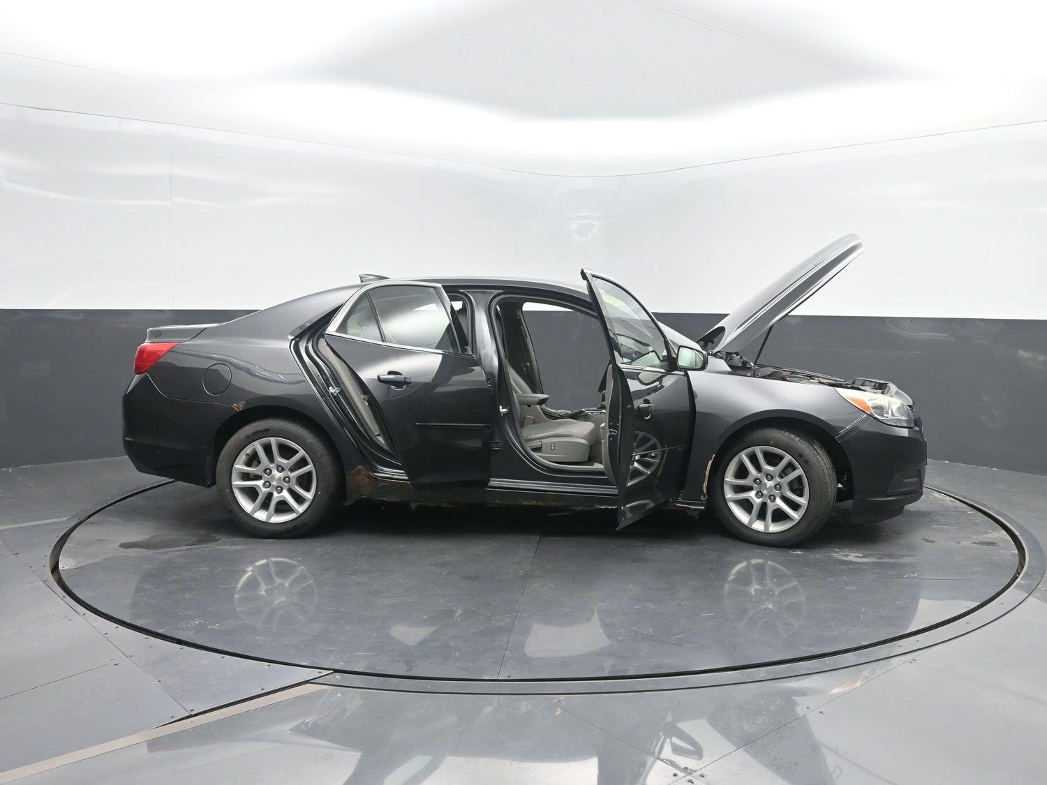 Used 2015 Ashen Gray Metallic Chevrolet LT image 39