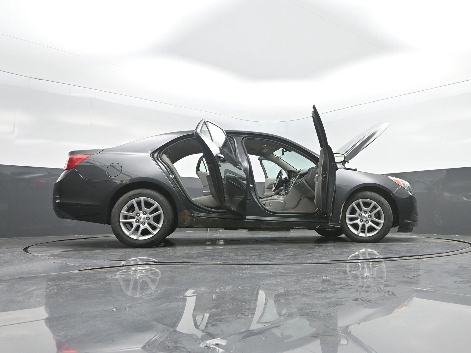 Used 2015 Ashen Gray Metallic Chevrolet LT image 43