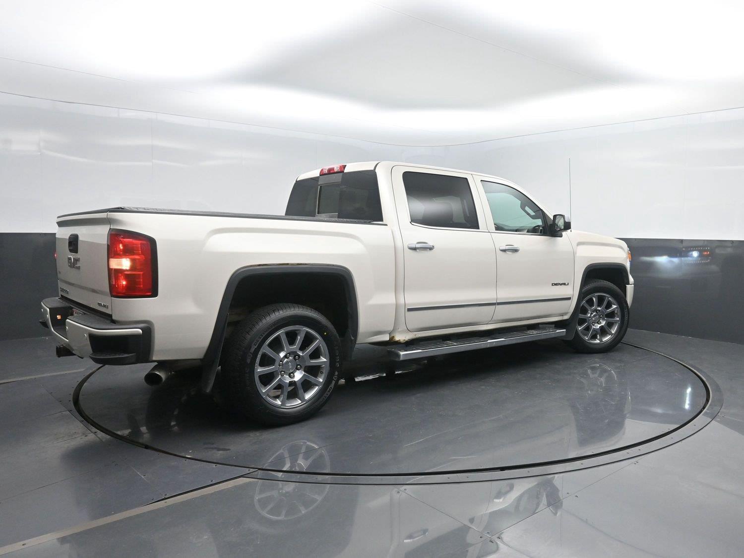 Used 2015 White Diamond Tricoat GMC Denali image 2
