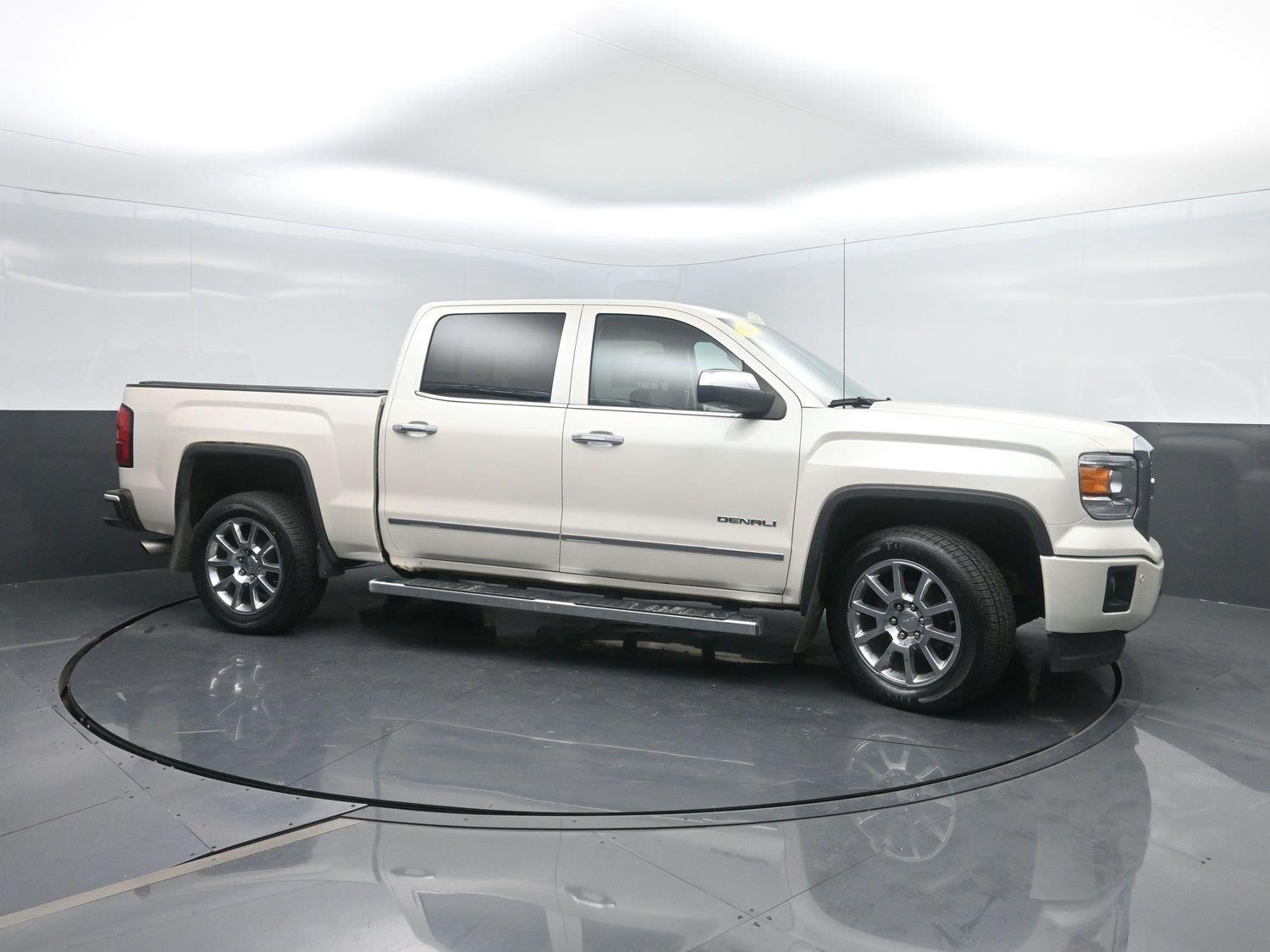 Used 2015 White Diamond Tricoat GMC Denali image 3