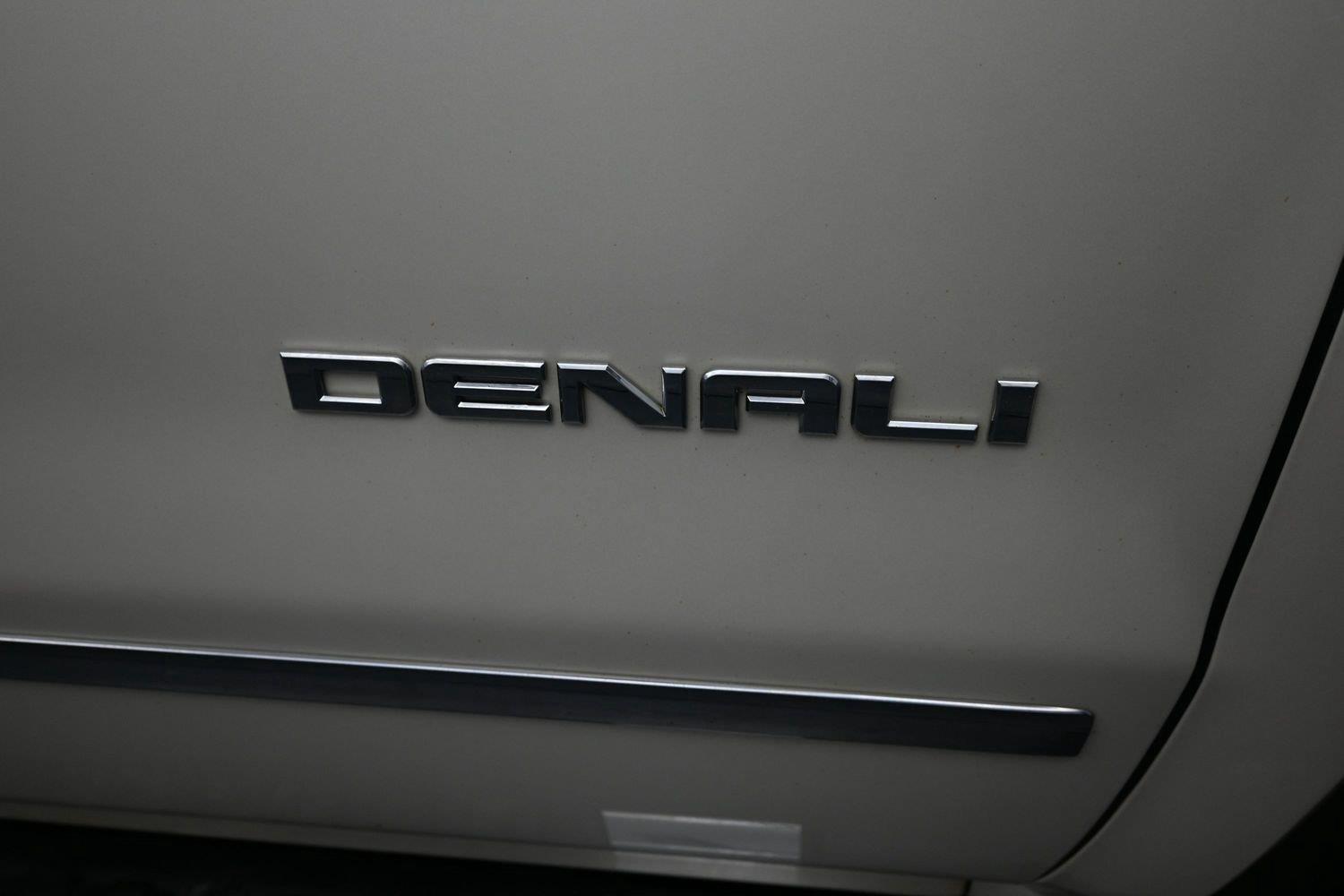 Used 2015 White Diamond Tricoat GMC Denali image 6
