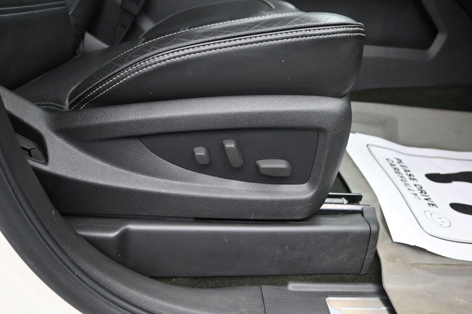 Used 2015 White Diamond Tricoat GMC Denali image 9