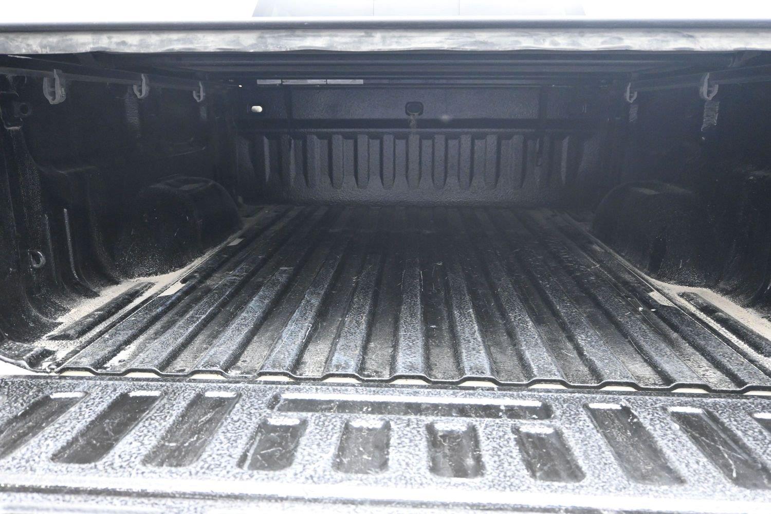 Used 2015 White Diamond Tricoat GMC Denali image 16