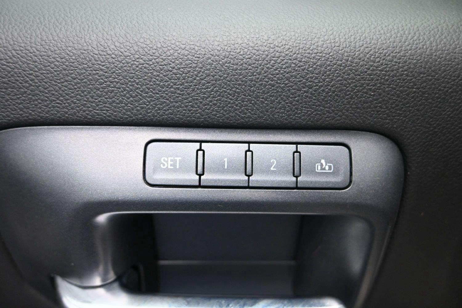 Used 2015 White Diamond Tricoat GMC Denali image 19