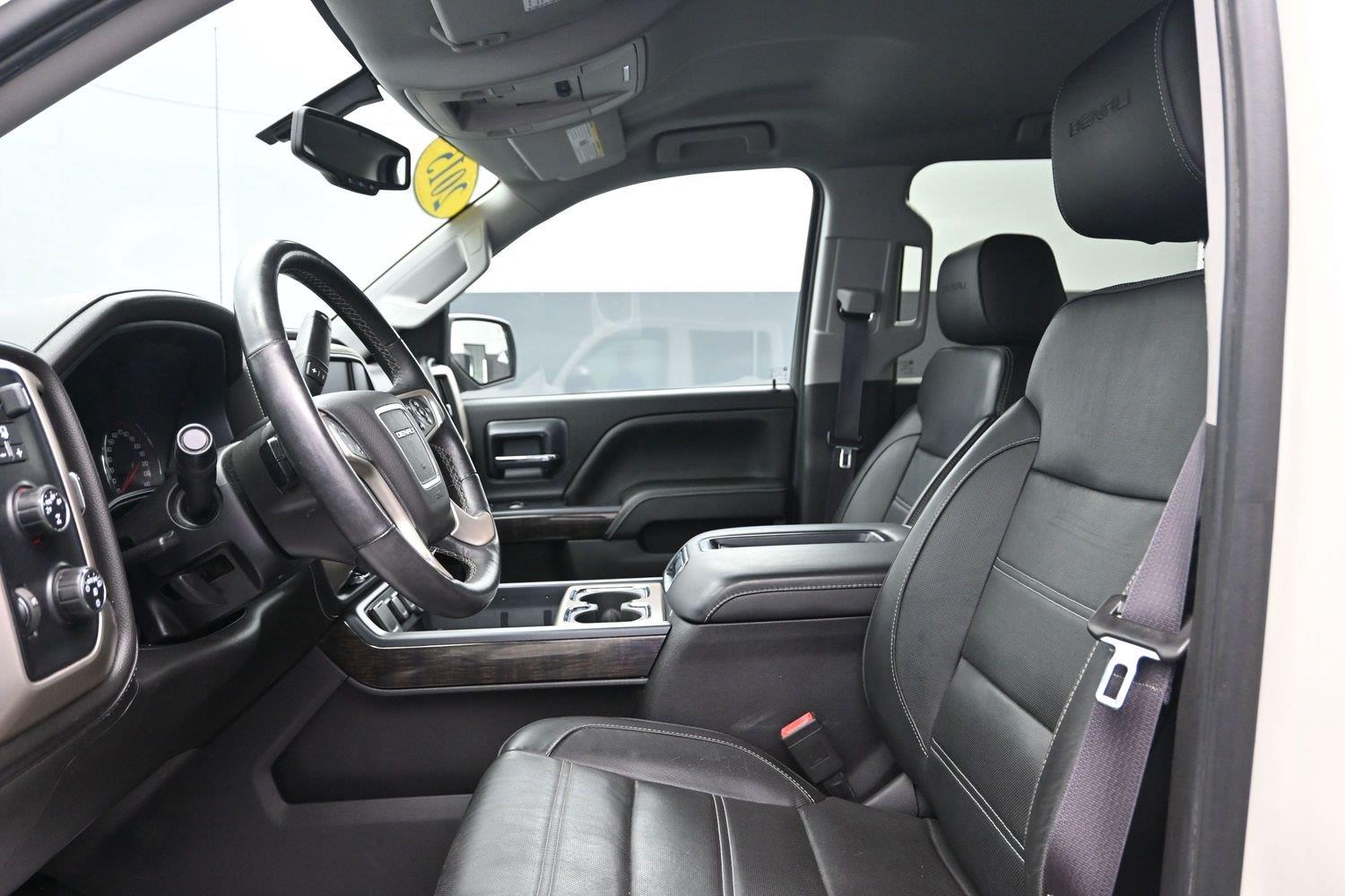 Used 2015 White Diamond Tricoat GMC Denali image 21