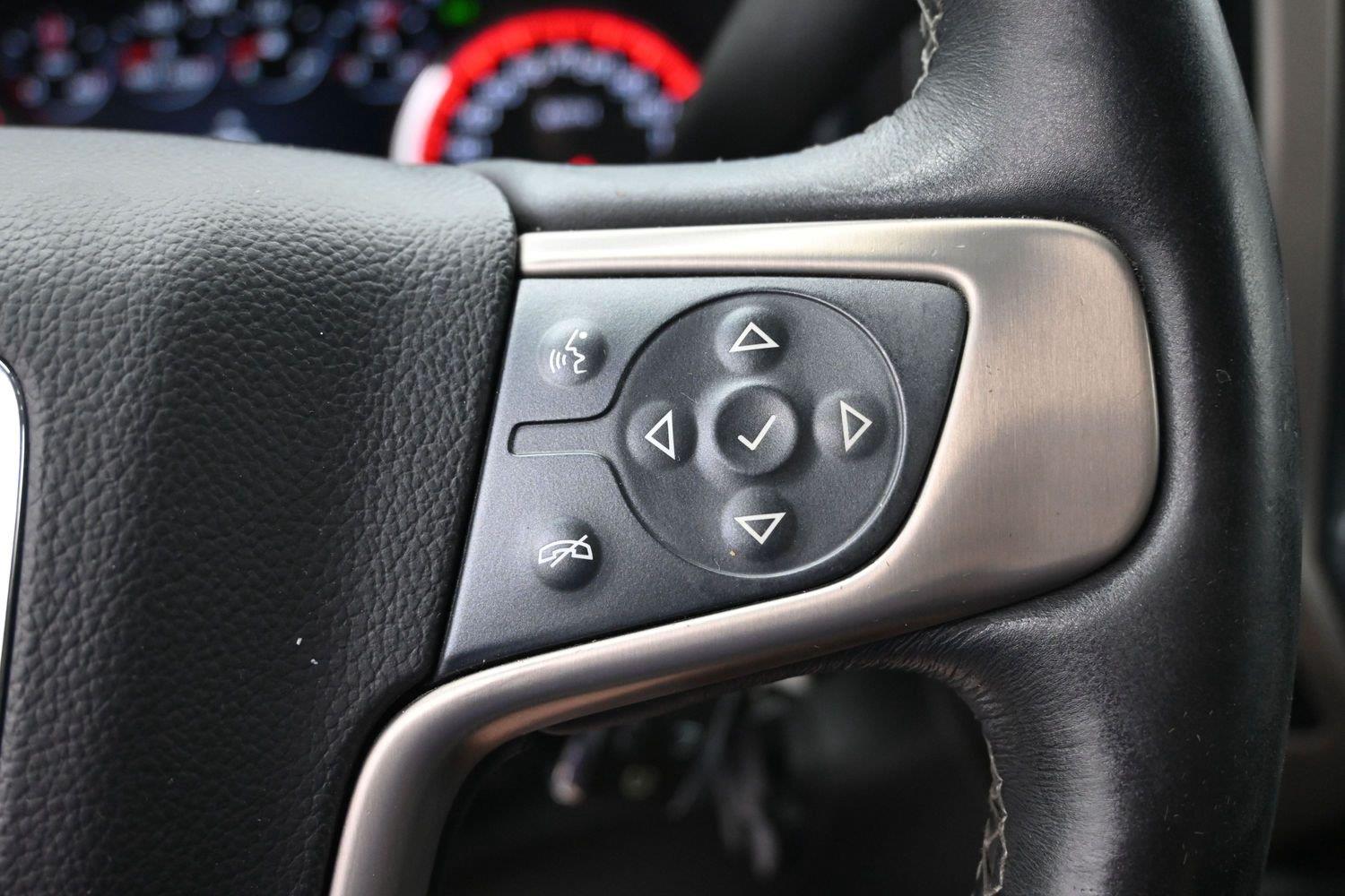 Used 2015 White Diamond Tricoat GMC Denali image 26