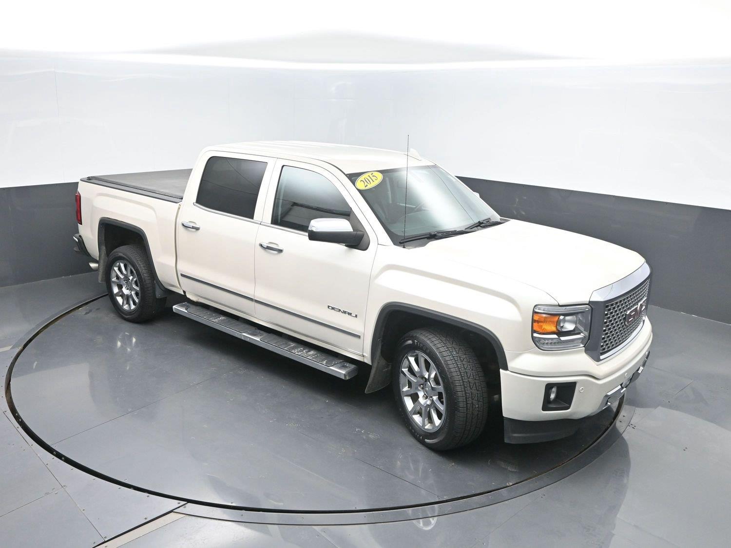 Used 2015 White Diamond Tricoat GMC Denali image 40