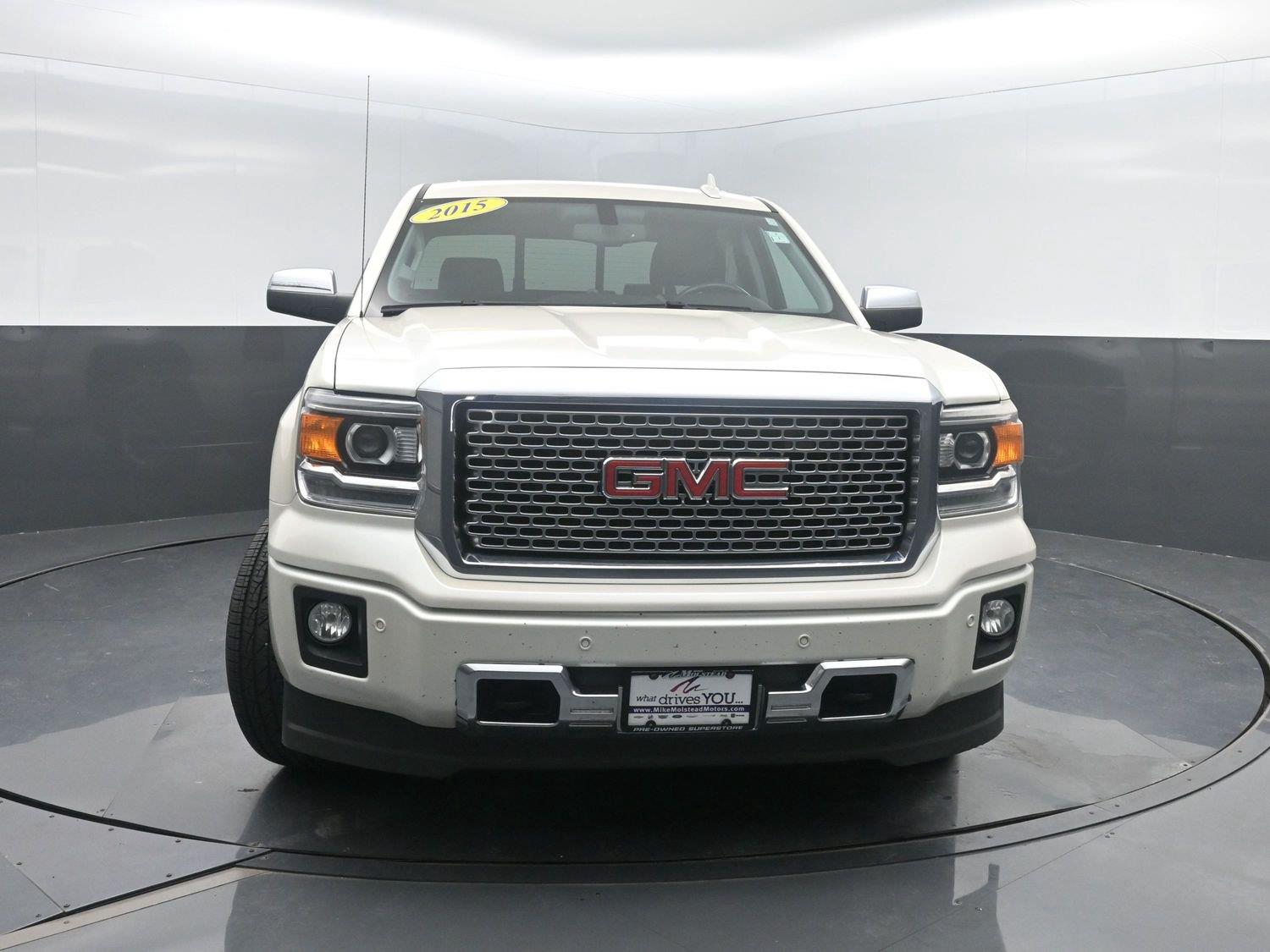 Used 2015 White Diamond Tricoat GMC Denali image 43