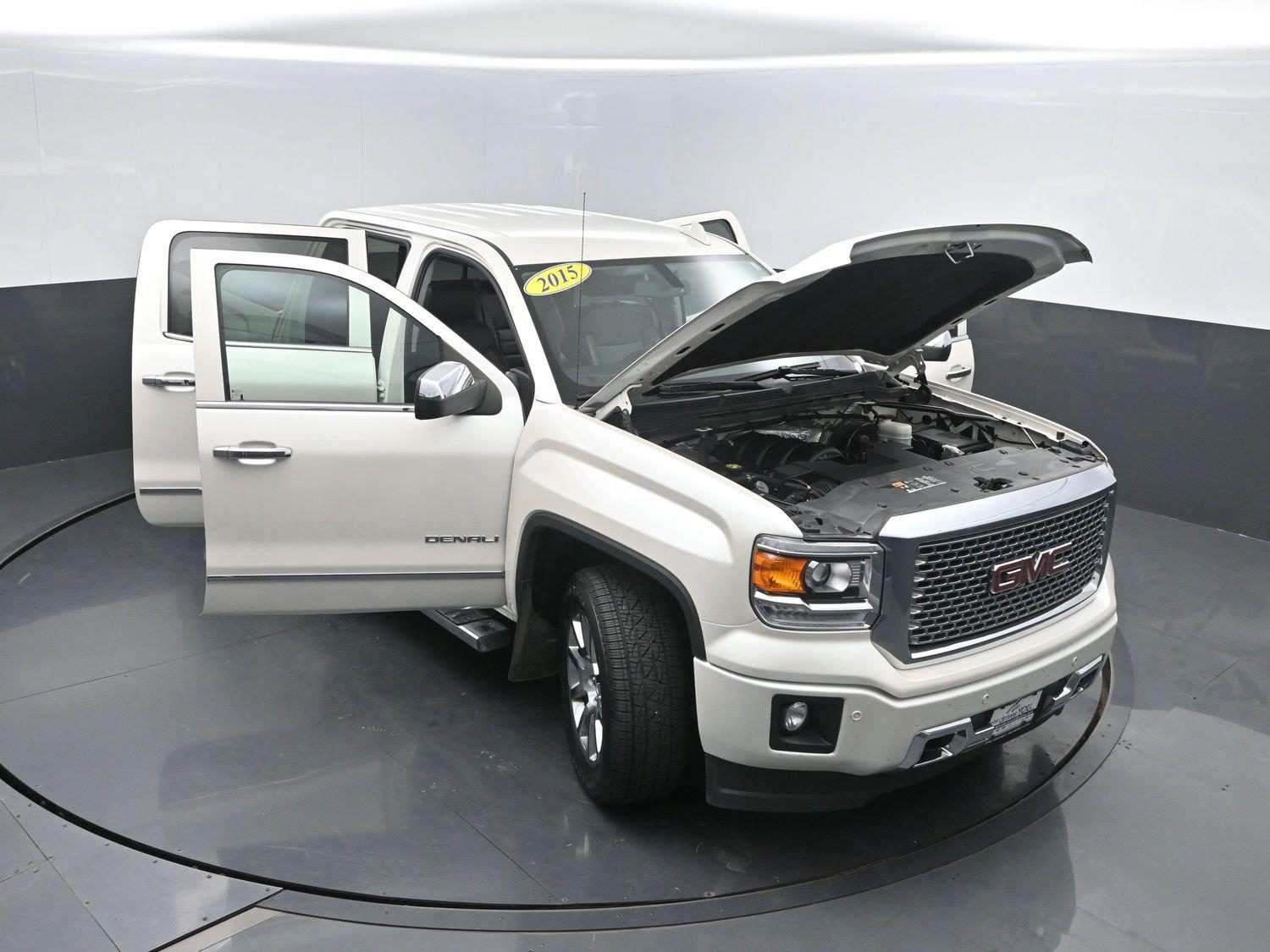 Used 2015 White Diamond Tricoat GMC Denali image 46