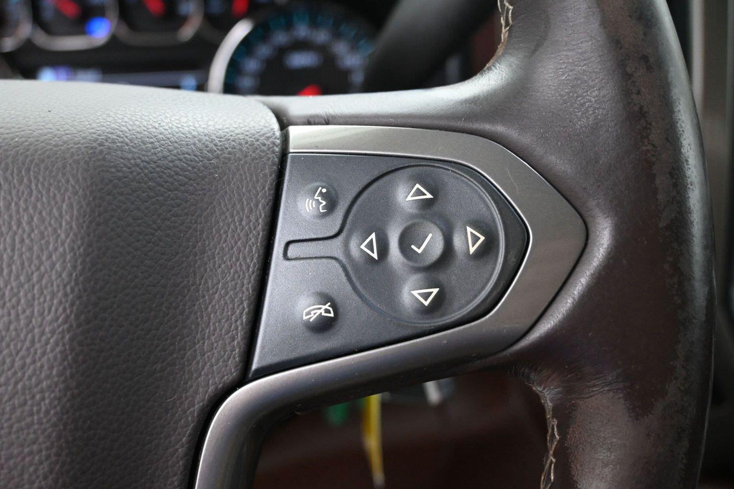 Used 2014 White Diamond Tricoat Chevrolet High Country image 26