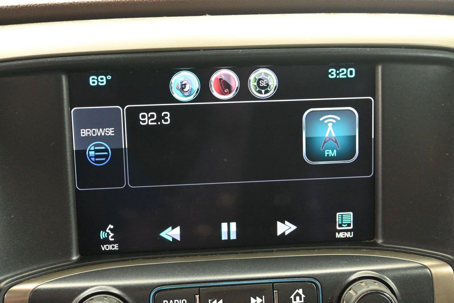 Used 2014 White Diamond Tricoat Chevrolet High Country image 29