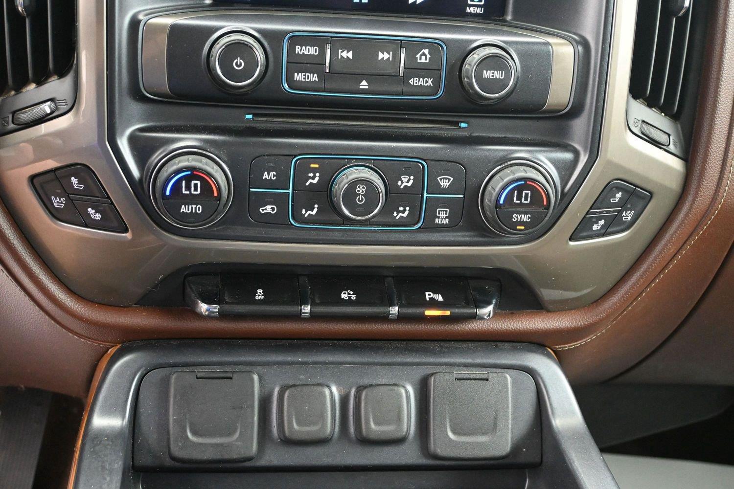 Used 2014 White Diamond Tricoat Chevrolet High Country image 31