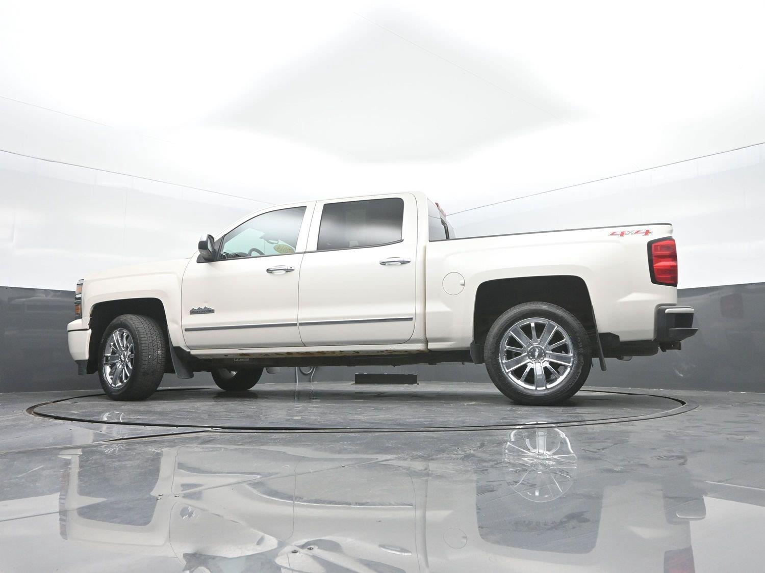 Used 2014 White Diamond Tricoat Chevrolet High Country image 34