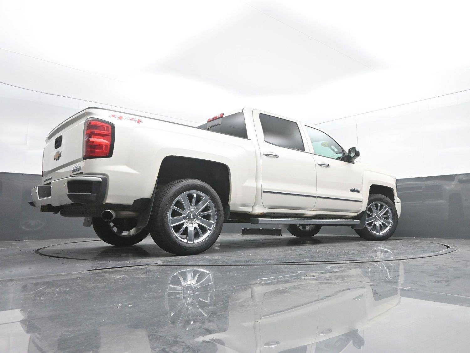 Used 2014 White Diamond Tricoat Chevrolet High Country image 35