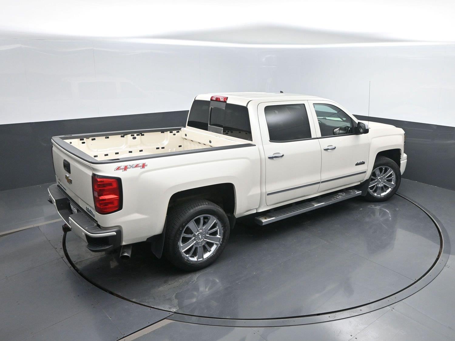 Used 2014 White Diamond Tricoat Chevrolet High Country image 39