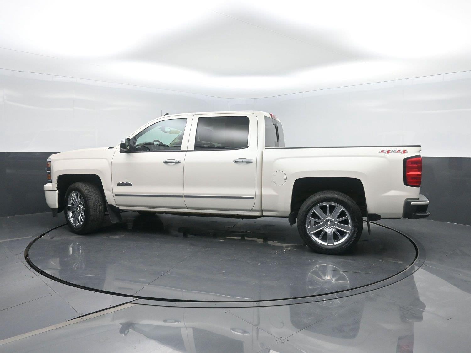 Used 2014 White Diamond Tricoat Chevrolet High Country image 41