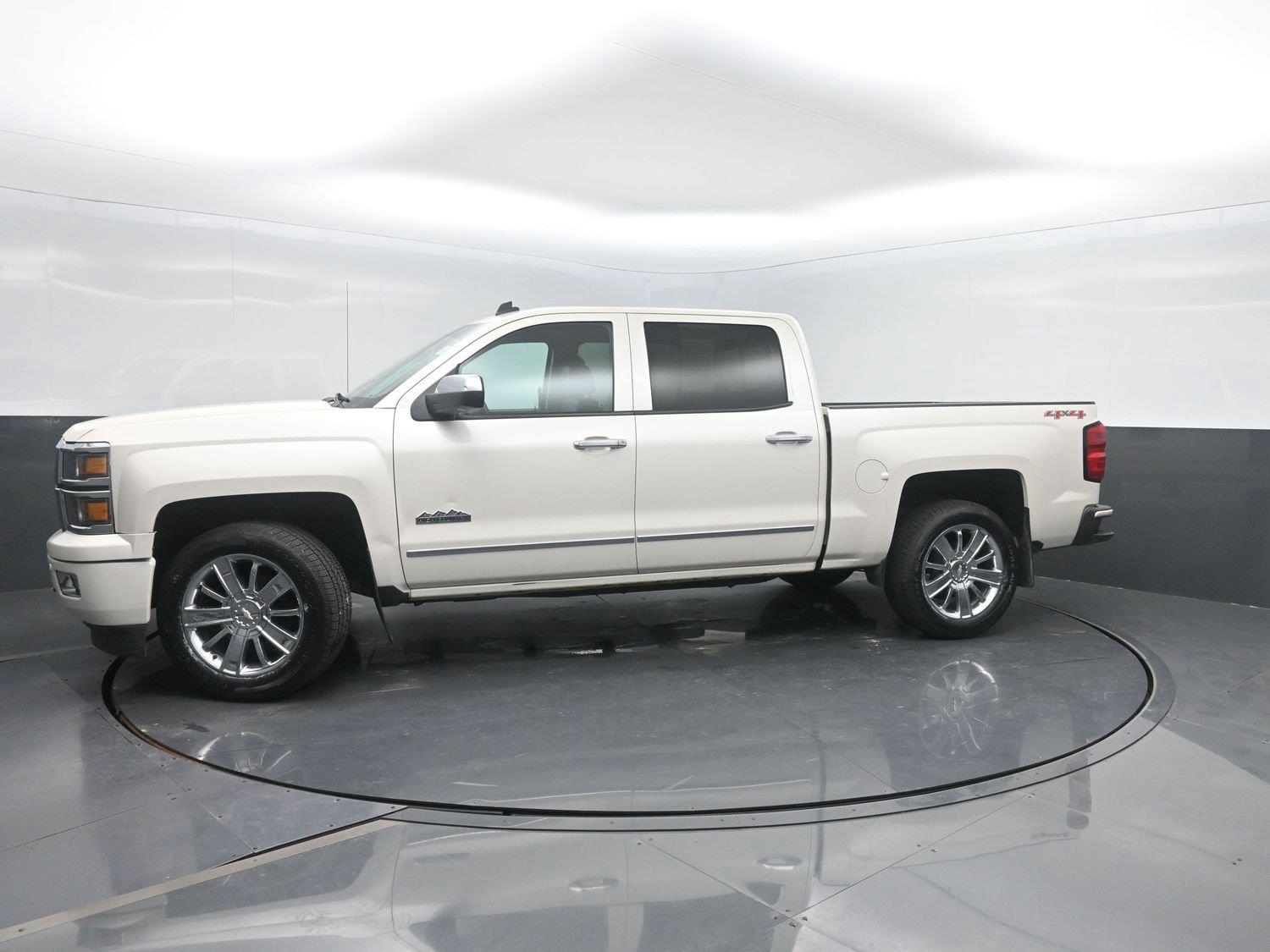 Used 2014 White Diamond Tricoat Chevrolet High Country image 42