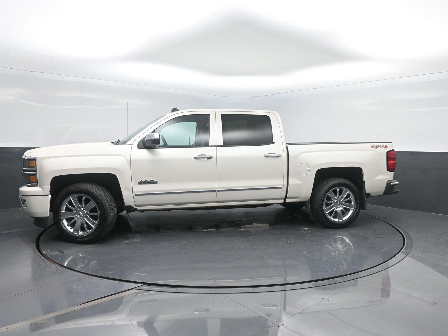 White Diamond Tricoat 2014 Chevrolet Silverado 1500 Pickup Truck Four-Wheel Drive 6-Speed Automatic