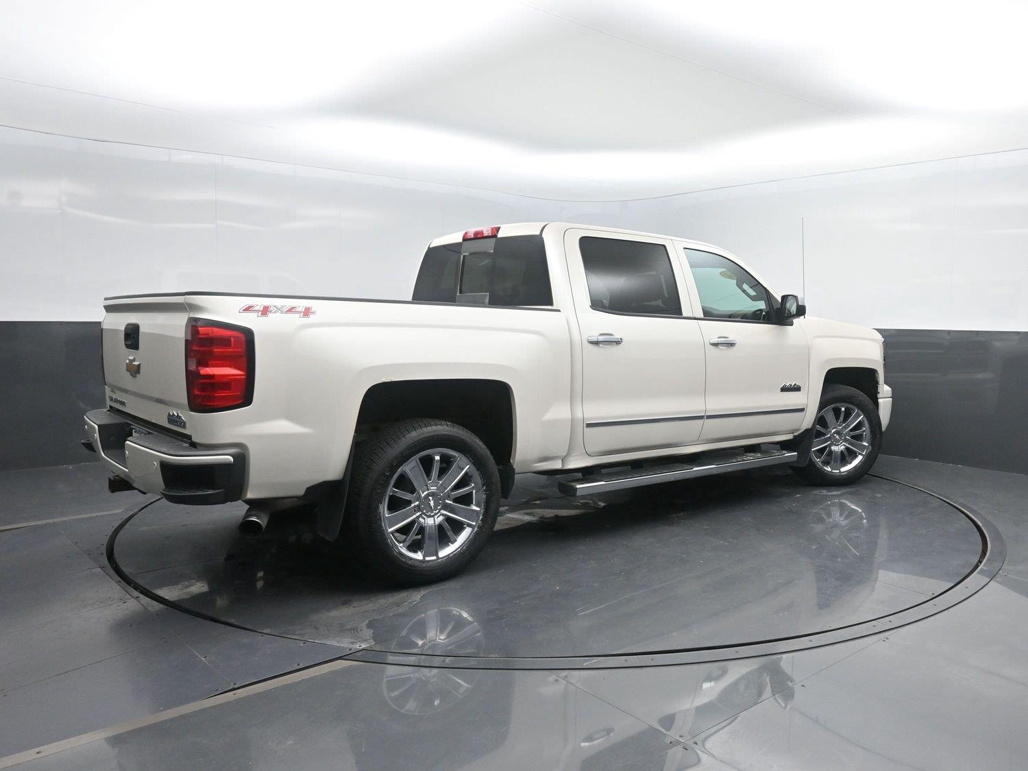 Used 2014 White Diamond Tricoat Chevrolet High Country image 2