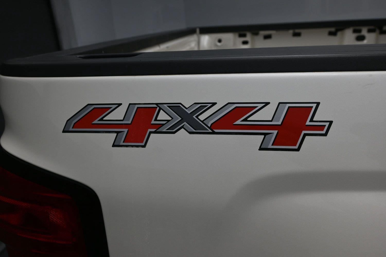 Used 2014 White Diamond Tricoat Chevrolet High Country image 14