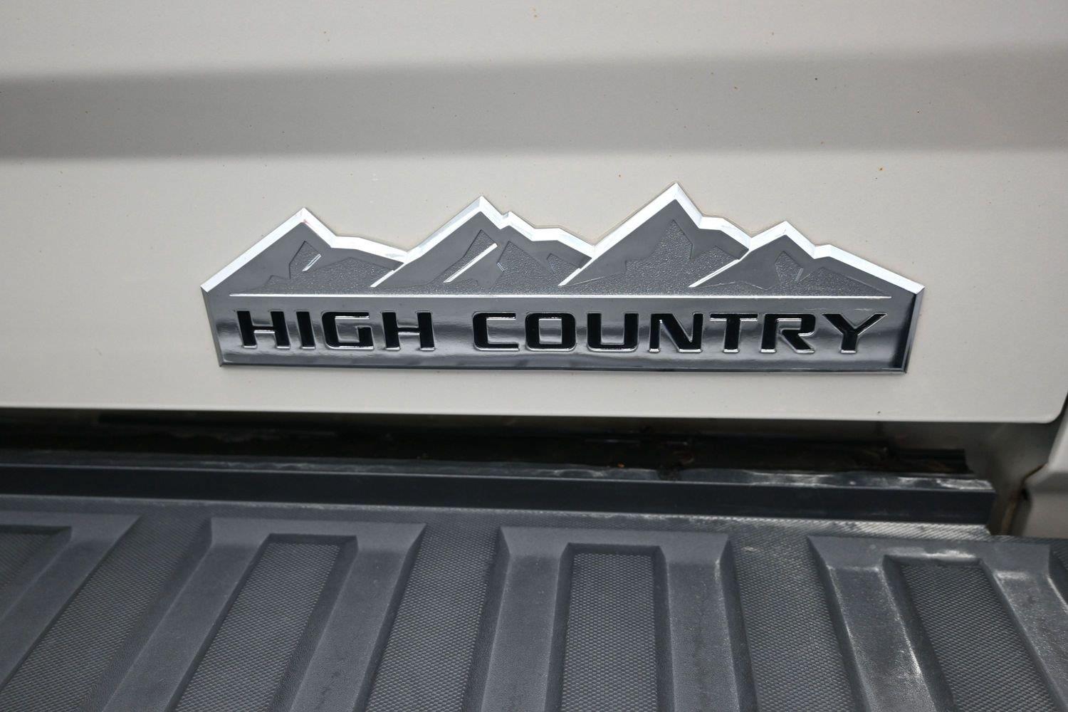Used 2014 White Diamond Tricoat Chevrolet High Country image 15