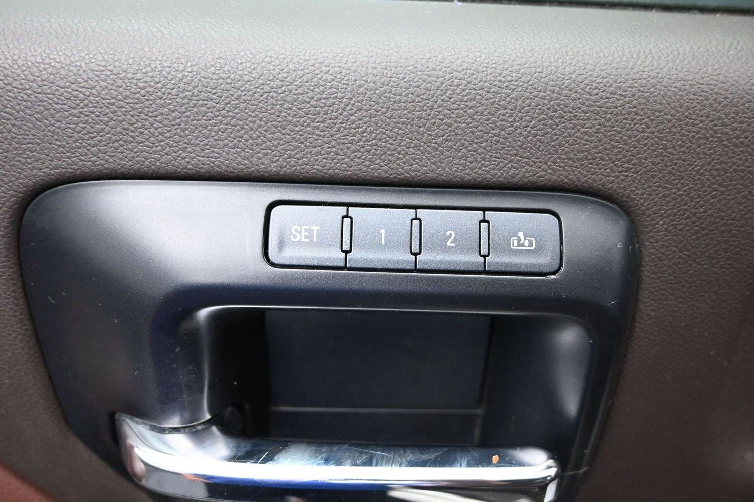 Used 2014 White Diamond Tricoat Chevrolet High Country image 19