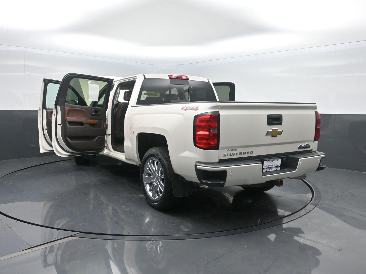 Used 2014 White Diamond Tricoat Chevrolet High Country image 47