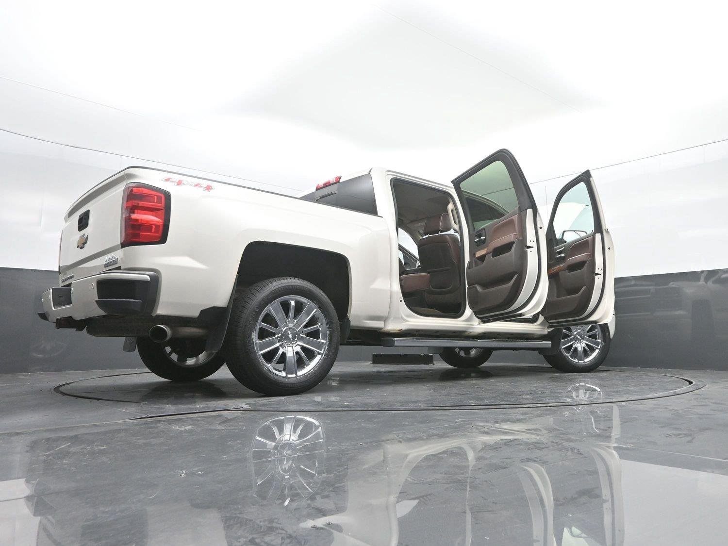 Used 2014 White Diamond Tricoat Chevrolet High Country image 50