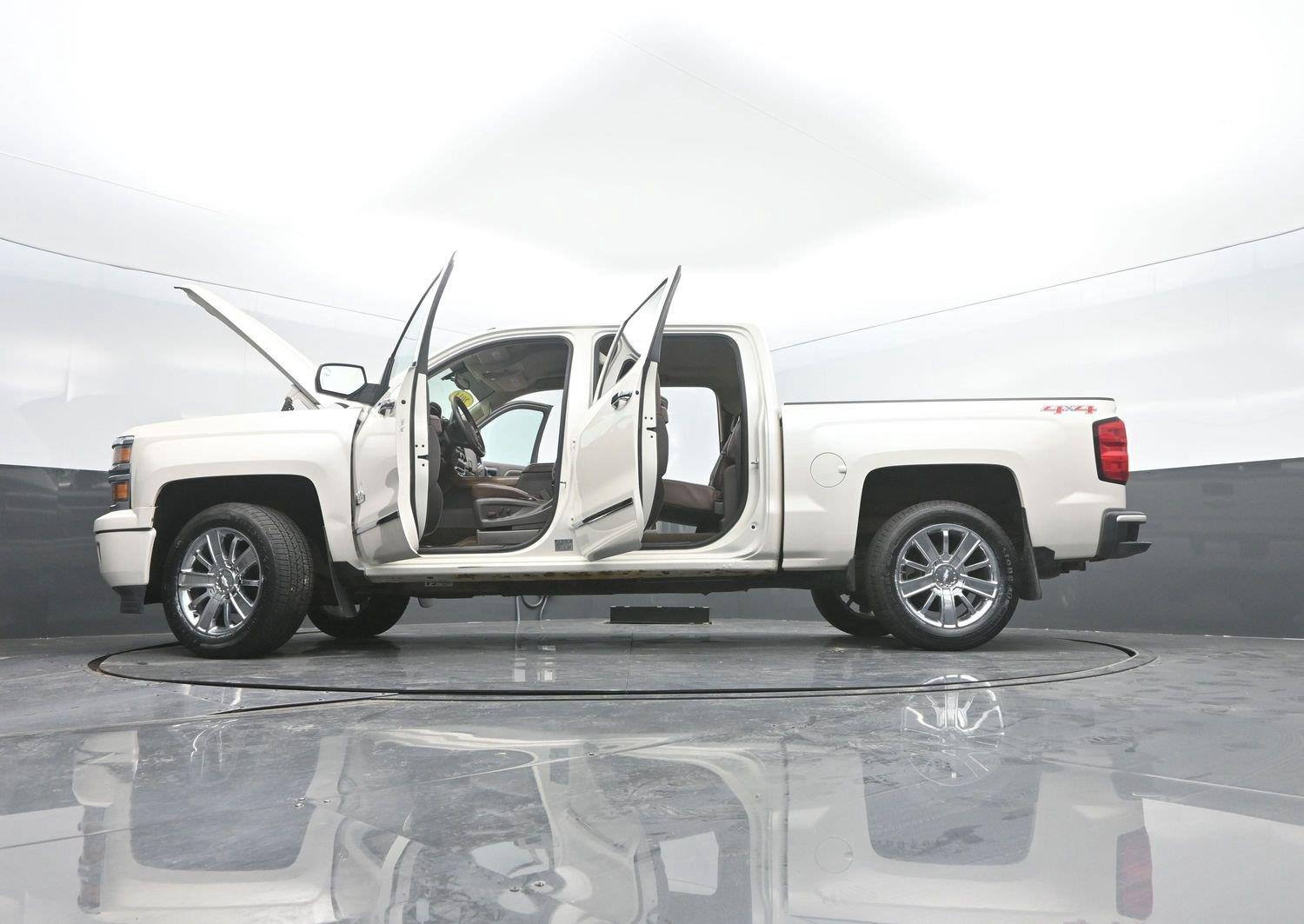 Used 2014 White Diamond Tricoat Chevrolet High Country image 51