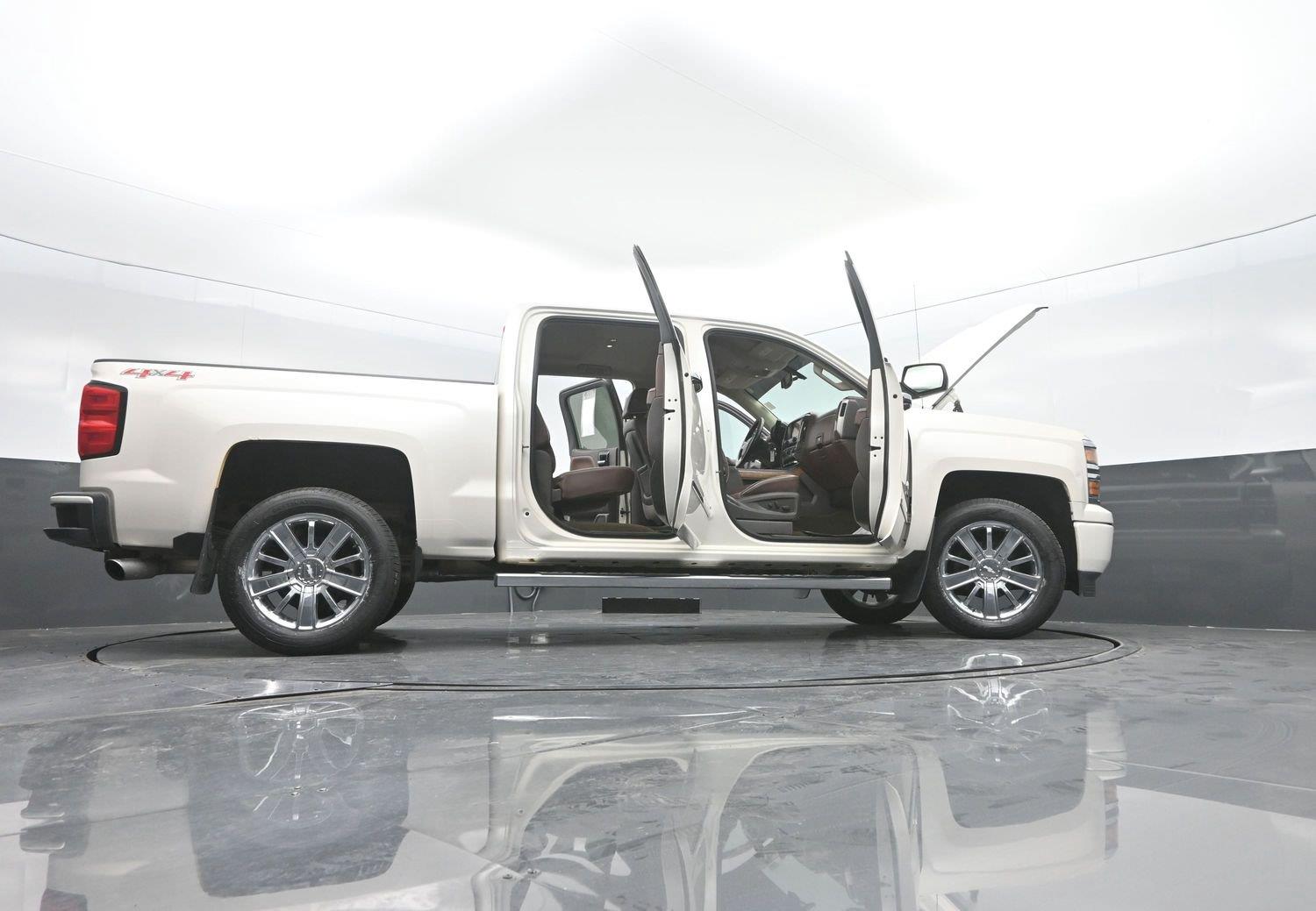Used 2014 White Diamond Tricoat Chevrolet High Country image 52