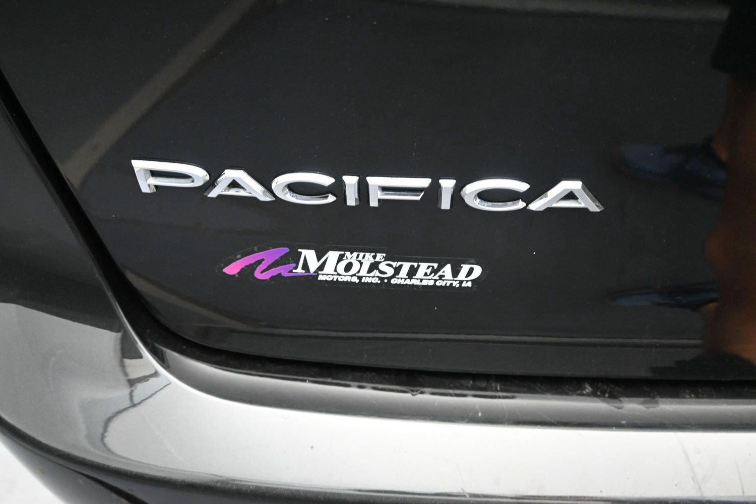 Used 2023 Brilliant Black Crystal Pearlcoat Chrysler Touring L image 13