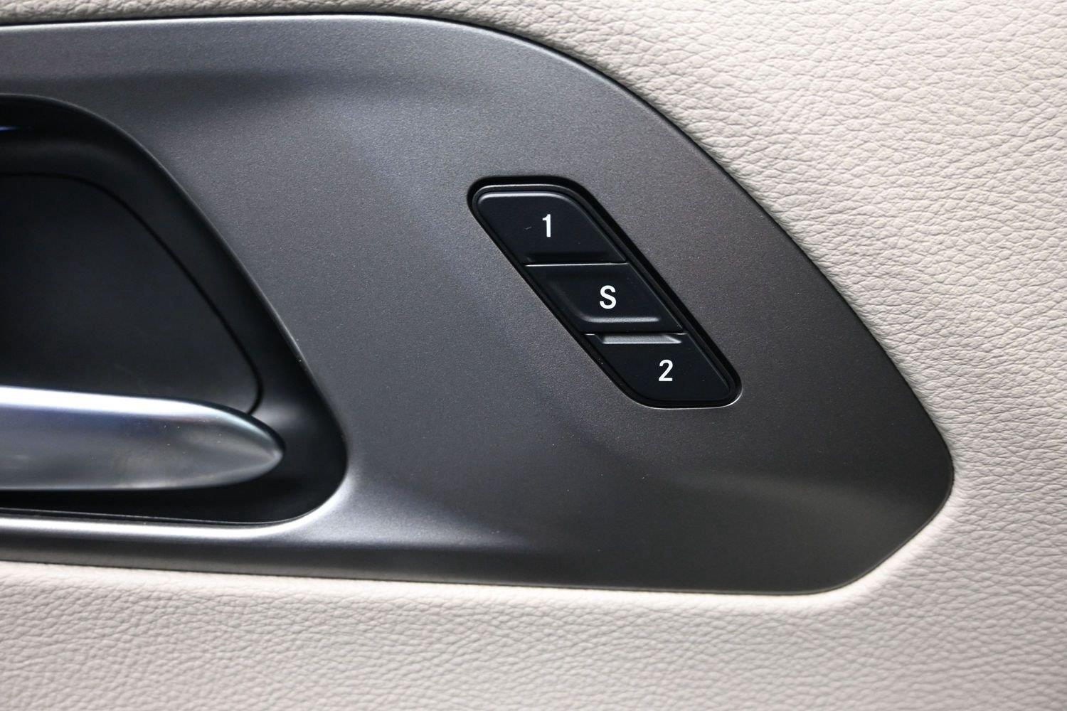 Used 2023 Brilliant Black Crystal Pearlcoat Chrysler Touring L image 17