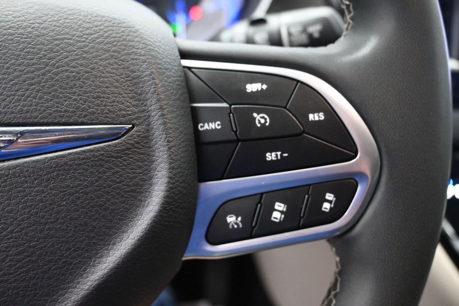 Used 2023 Brilliant Black Crystal Pearlcoat Chrysler Touring L image 21