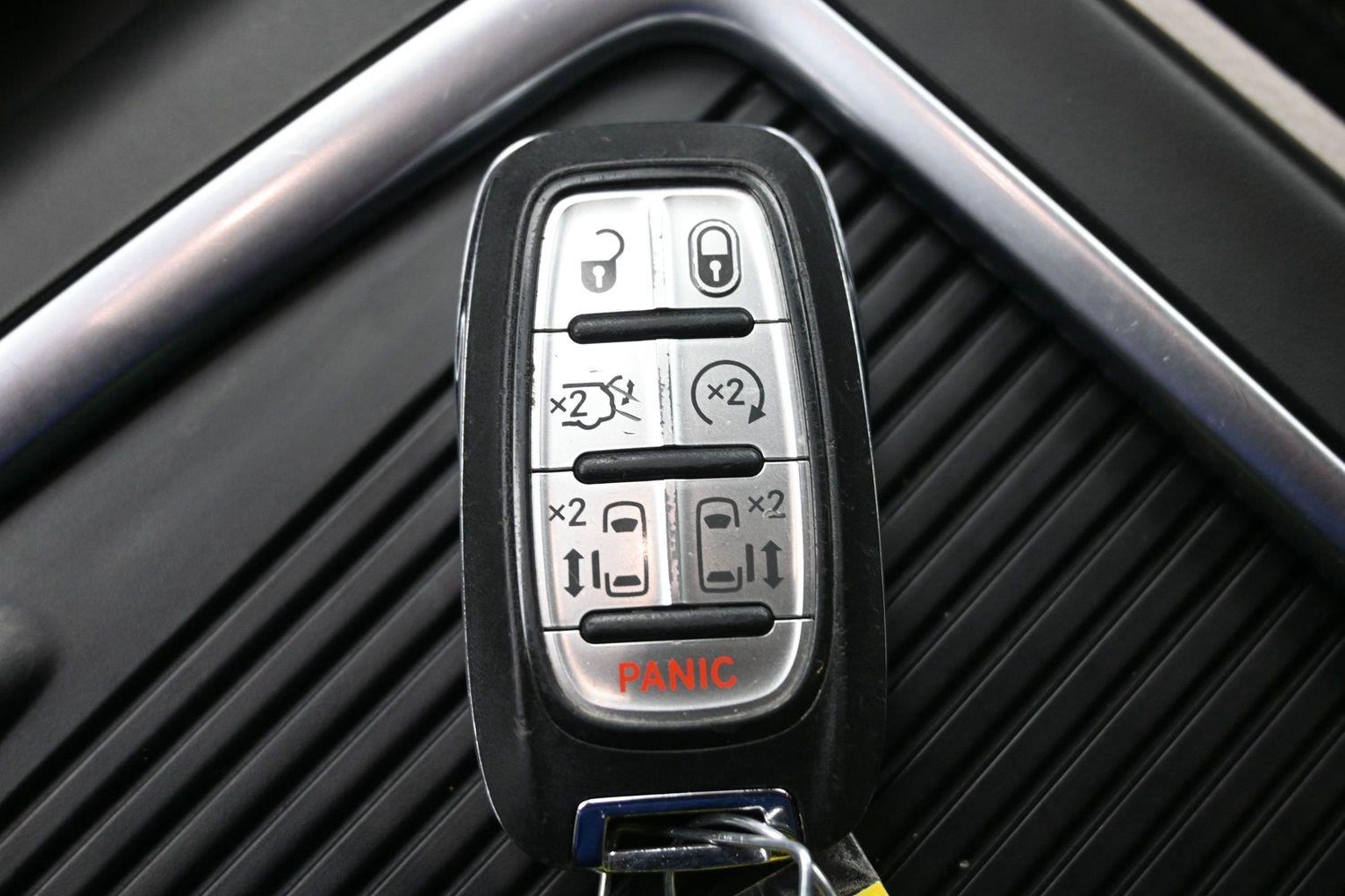 Used 2023 Brilliant Black Crystal Pearlcoat Chrysler Touring L image 29
