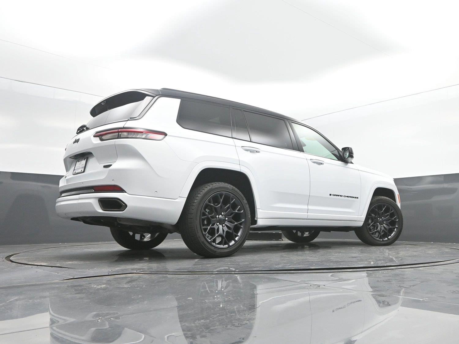 Used 2025 Bright White Clearcoat Jeep Summit Reserve image 41