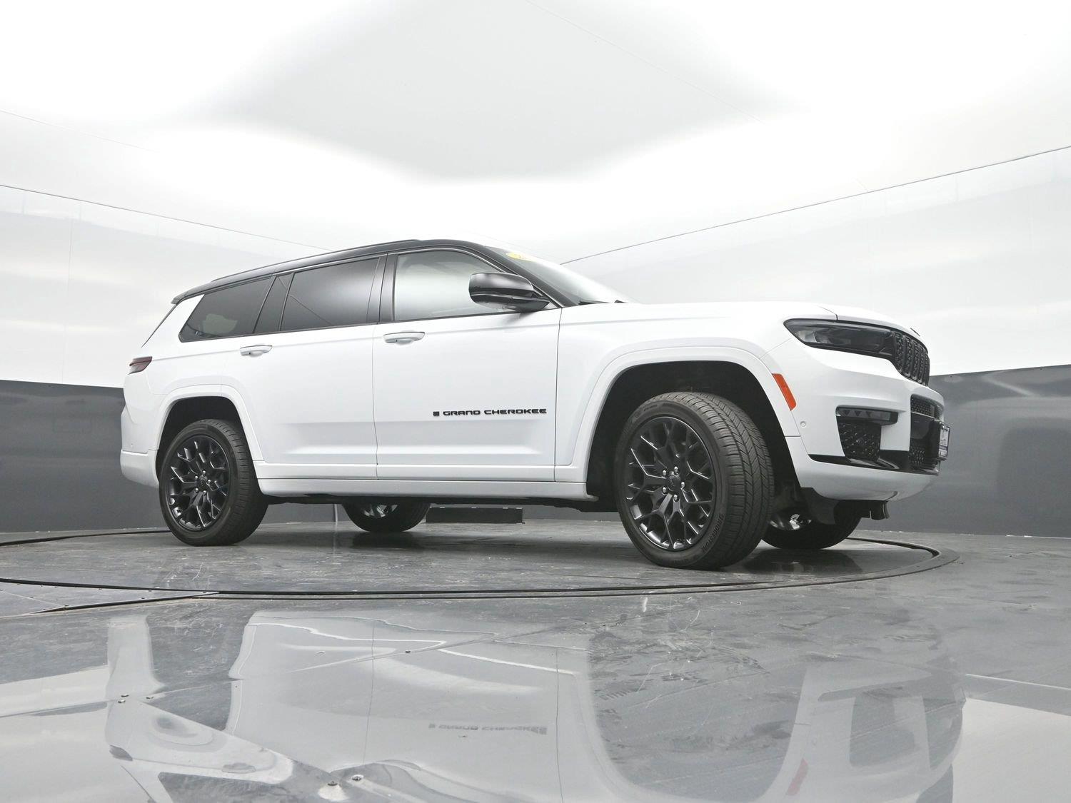 Used 2025 Bright White Clearcoat Jeep Summit Reserve image 42