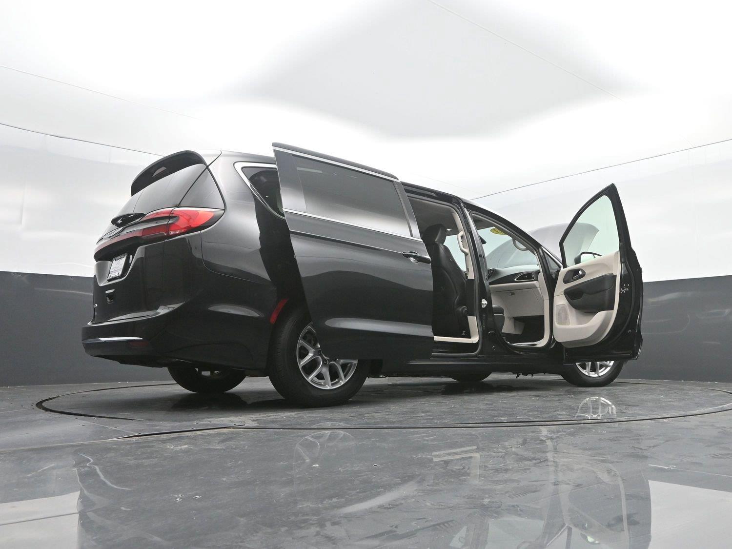 Used 2023 Brilliant Black Crystal Pearlcoat Chrysler Touring L image 46