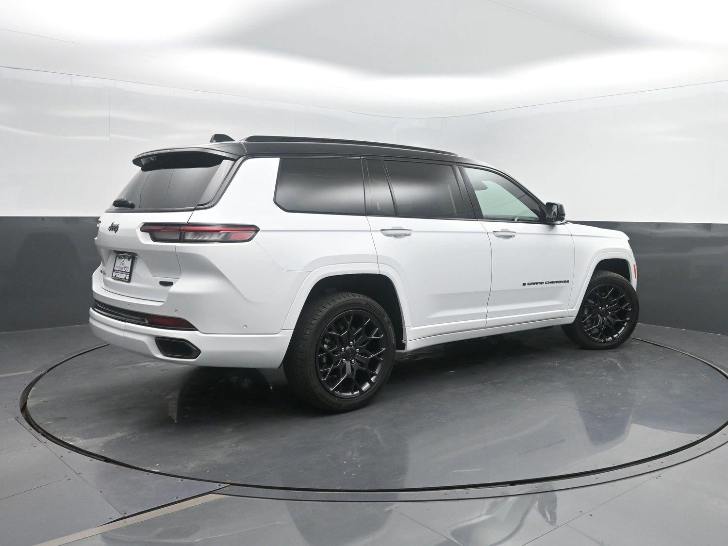 Bright White Clearcoat 2025 Jeep Grand Cherokee L SUV / Crossover Four-Wheel Drive 8-Speed Automatic