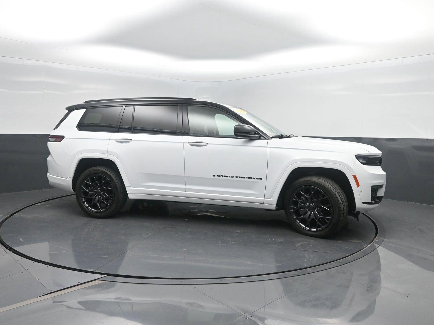 Used 2025 Bright White Clearcoat Jeep Summit Reserve image 4