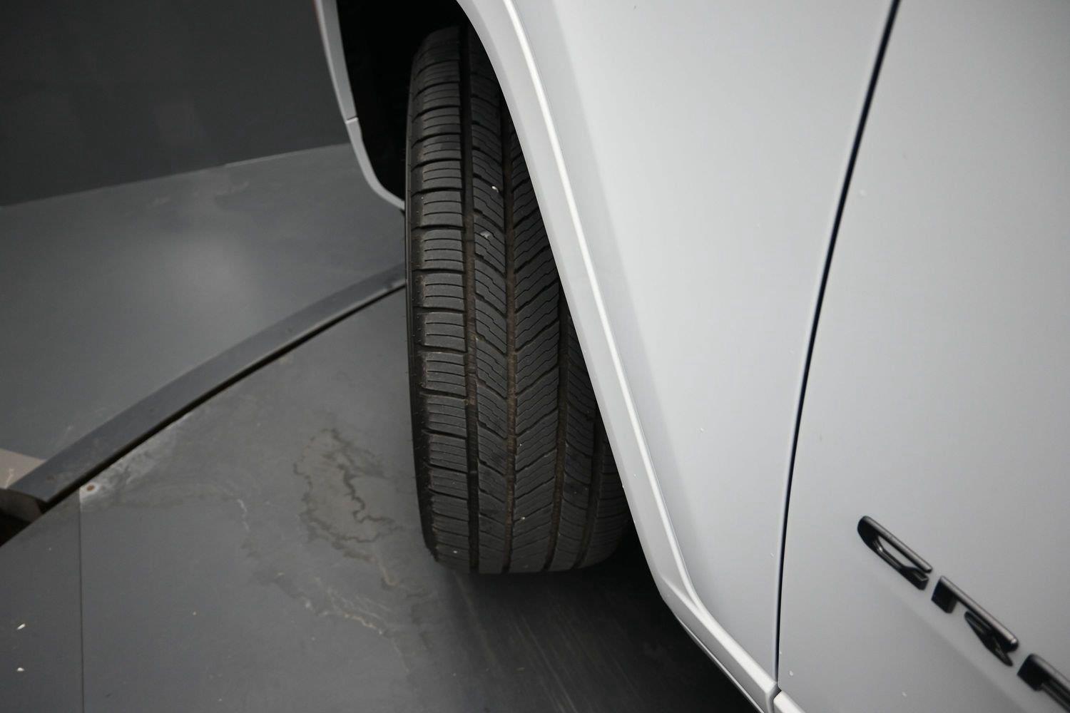 Used 2025 Bright White Clearcoat Jeep Summit Reserve image 6
