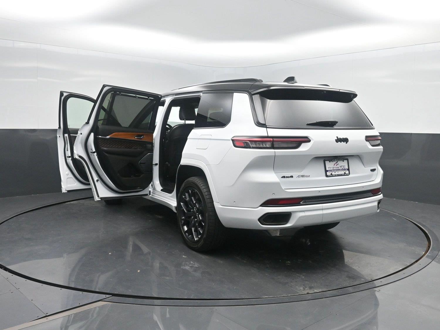 Used 2025 Bright White Clearcoat Jeep Summit Reserve image 52