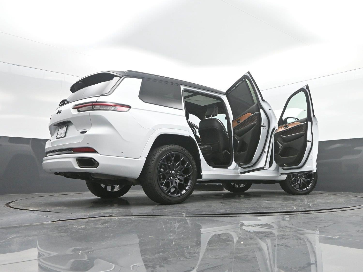 Used 2025 Bright White Clearcoat Jeep Summit Reserve image 55