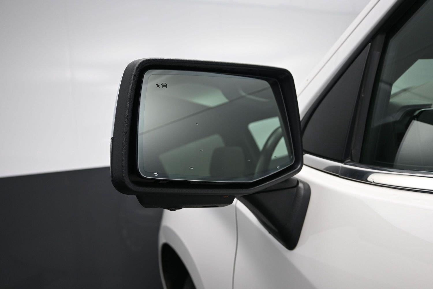 Used 2023 WHITE CHEVROLET  image 23