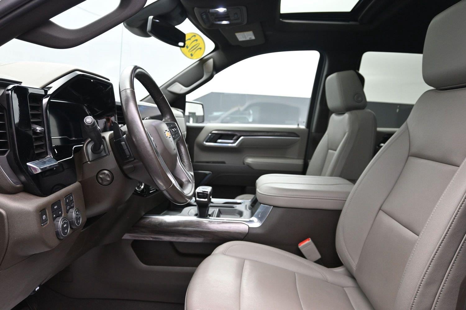 Used 2023 WHITE CHEVROLET  image 27