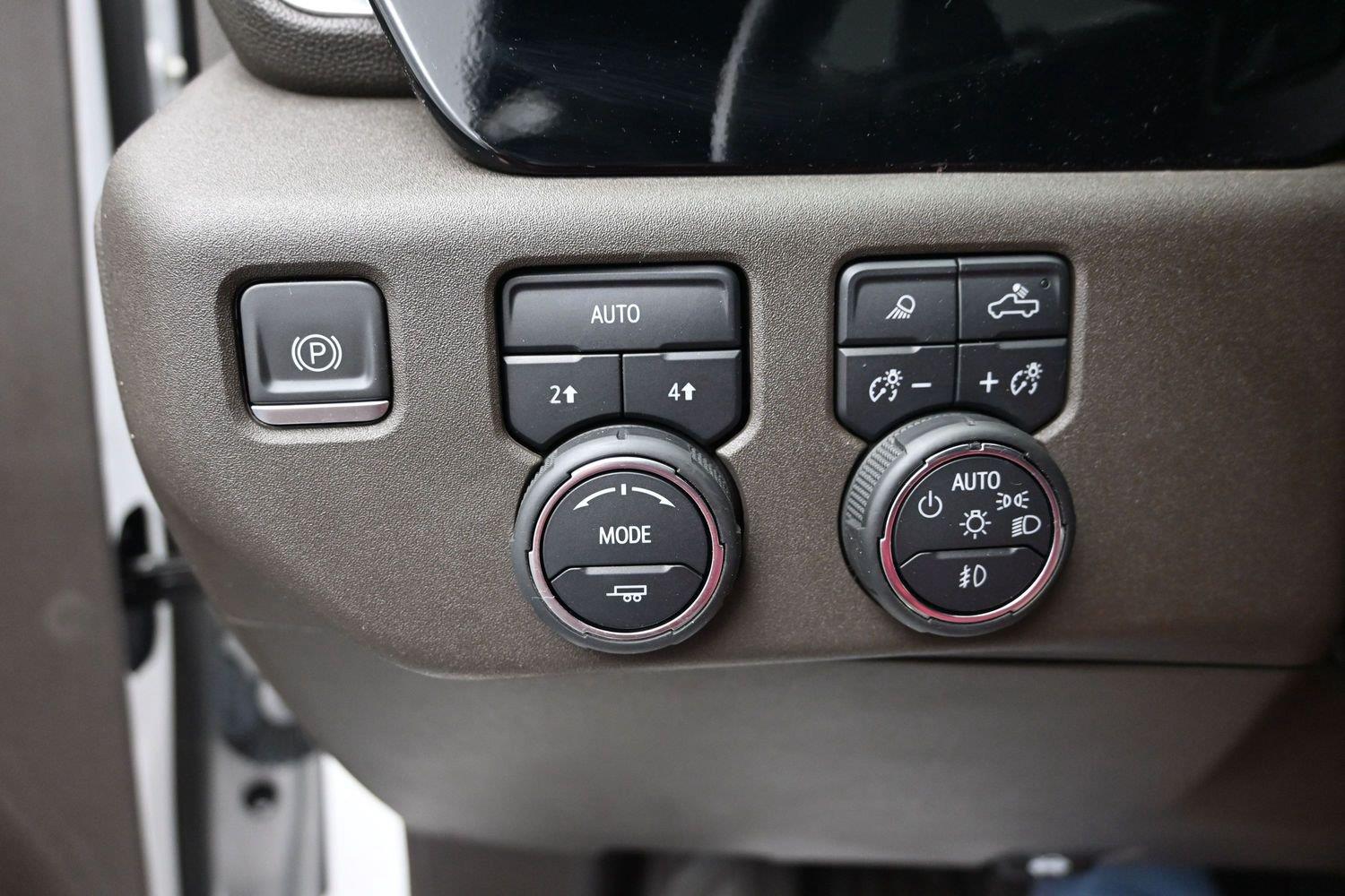 Used 2023 WHITE CHEVROLET  image 28