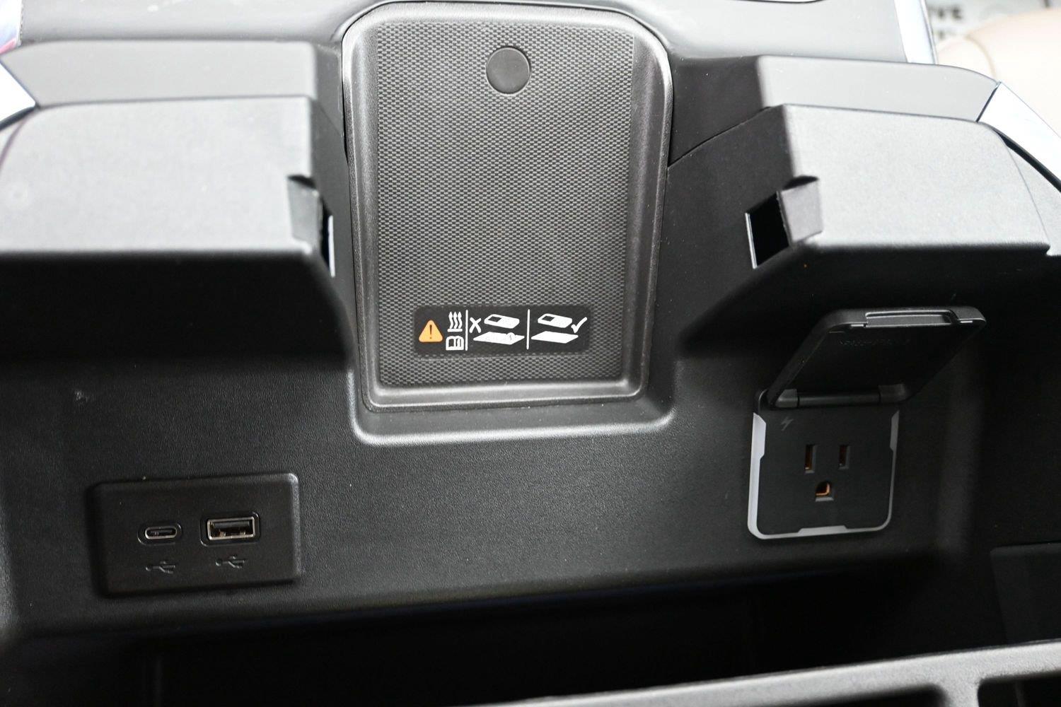 Used 2023 WHITE CHEVROLET  image 38