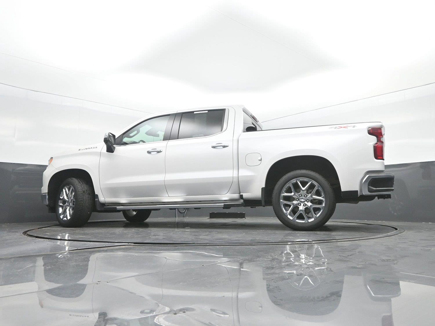 Used 2023 WHITE CHEVROLET  image 41