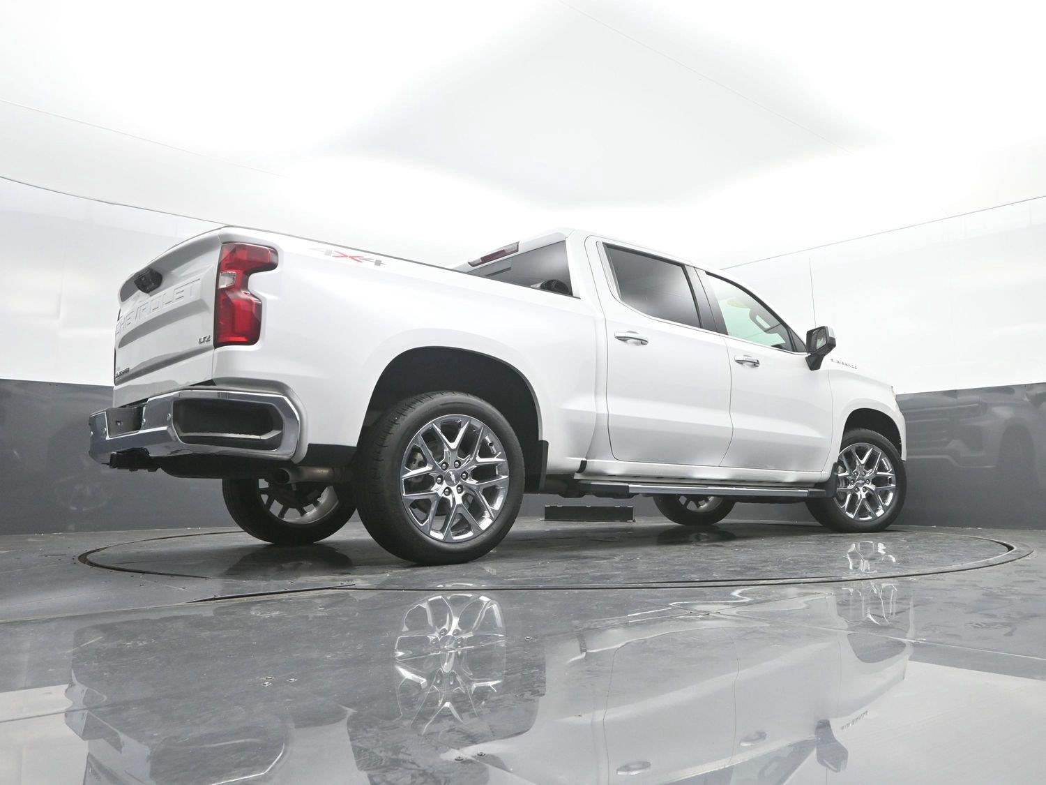 Used 2023 WHITE CHEVROLET  image 42