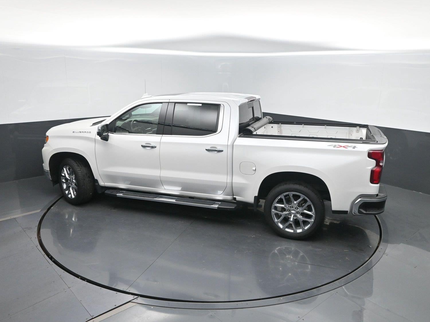 Used 2023 WHITE CHEVROLET  image 45