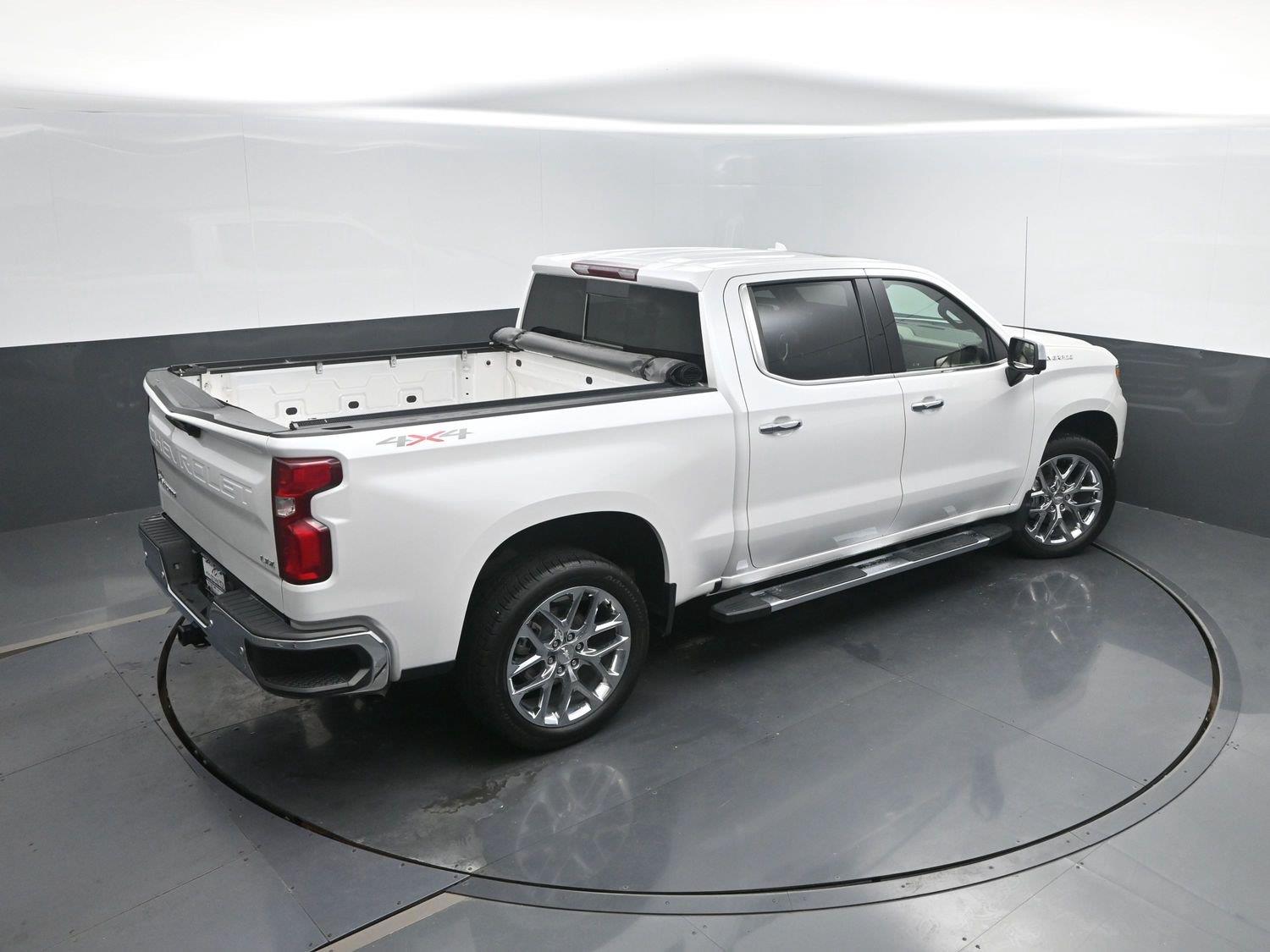Used 2023 WHITE CHEVROLET  image 46